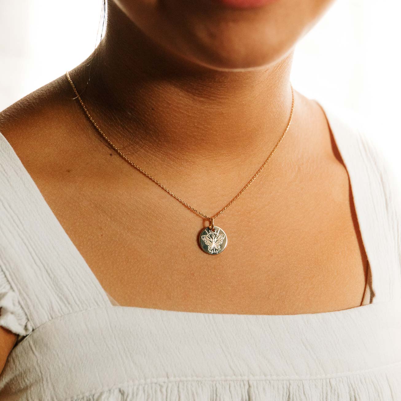 Médaille enfant papillon