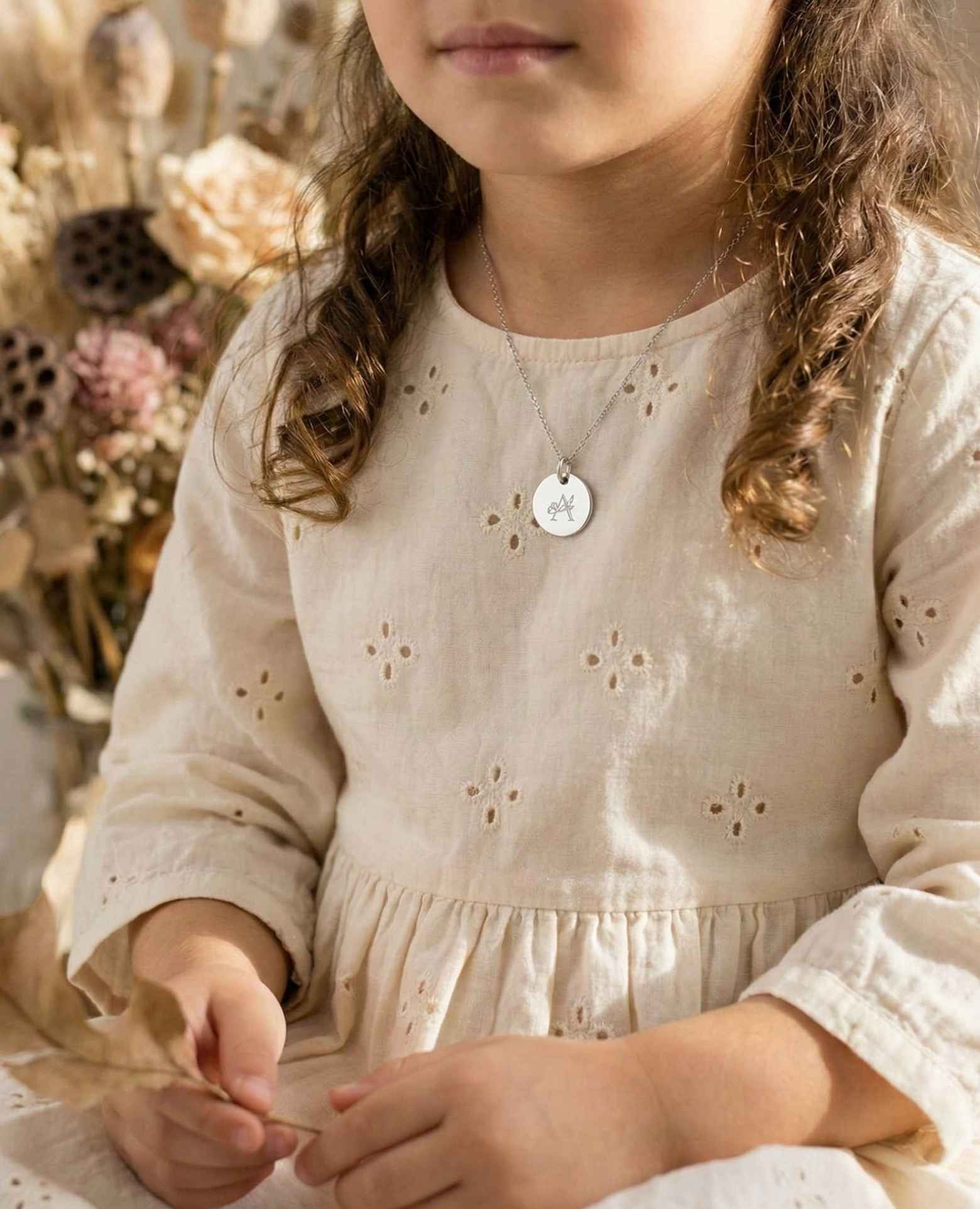 Médaille baptême personnalisée argent lettrine flo