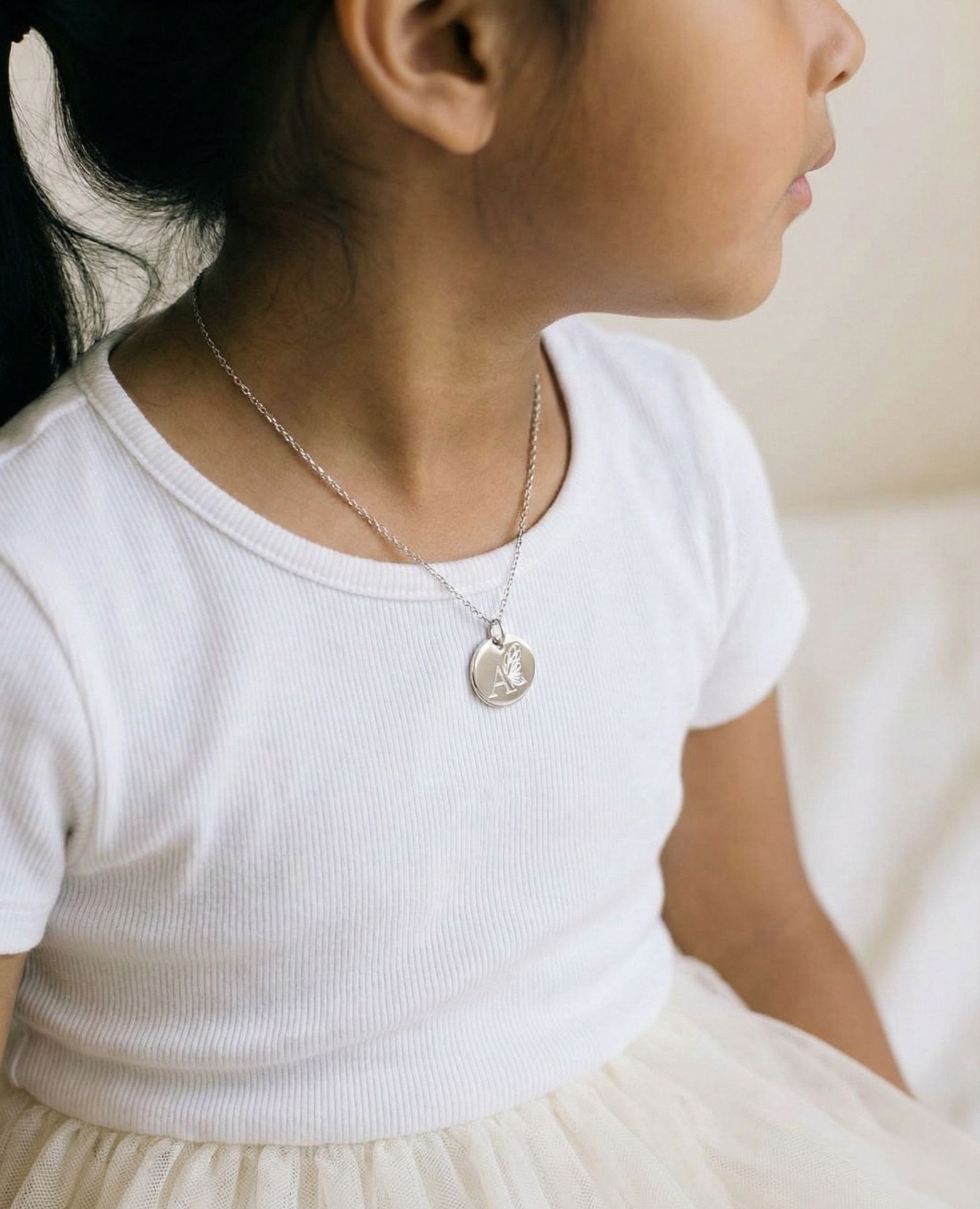 Médaille baptême personnalisée lettrine papillon a