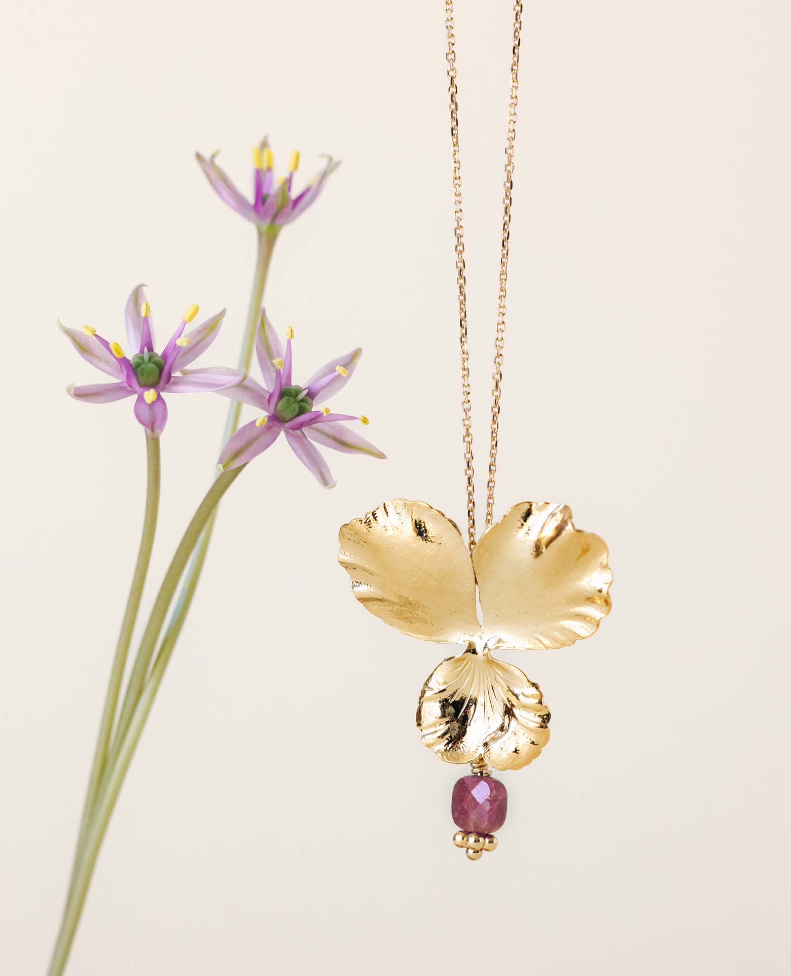 Collier Pensée MM Rubis carrée