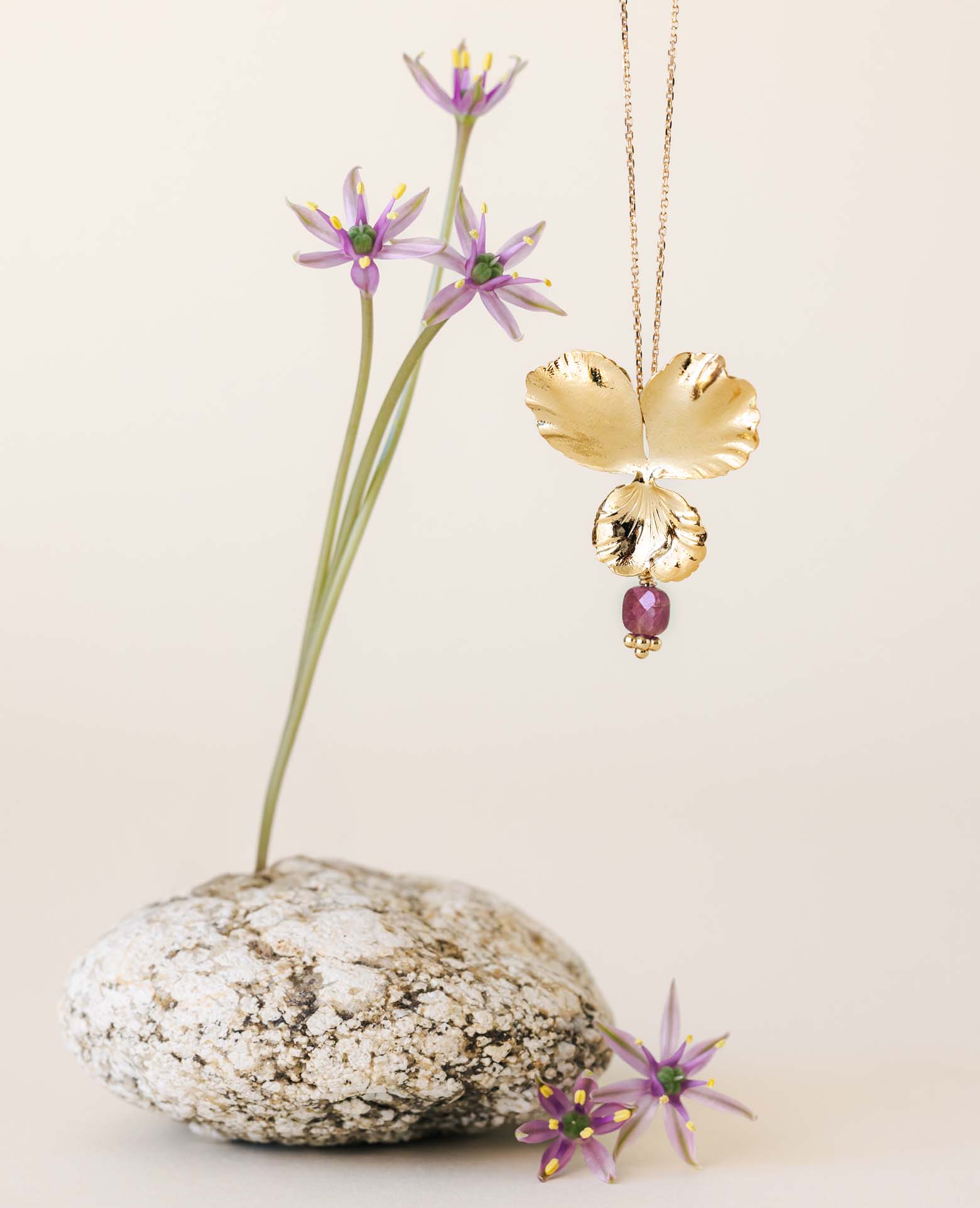 Collier Pensée MM Rubis carrée