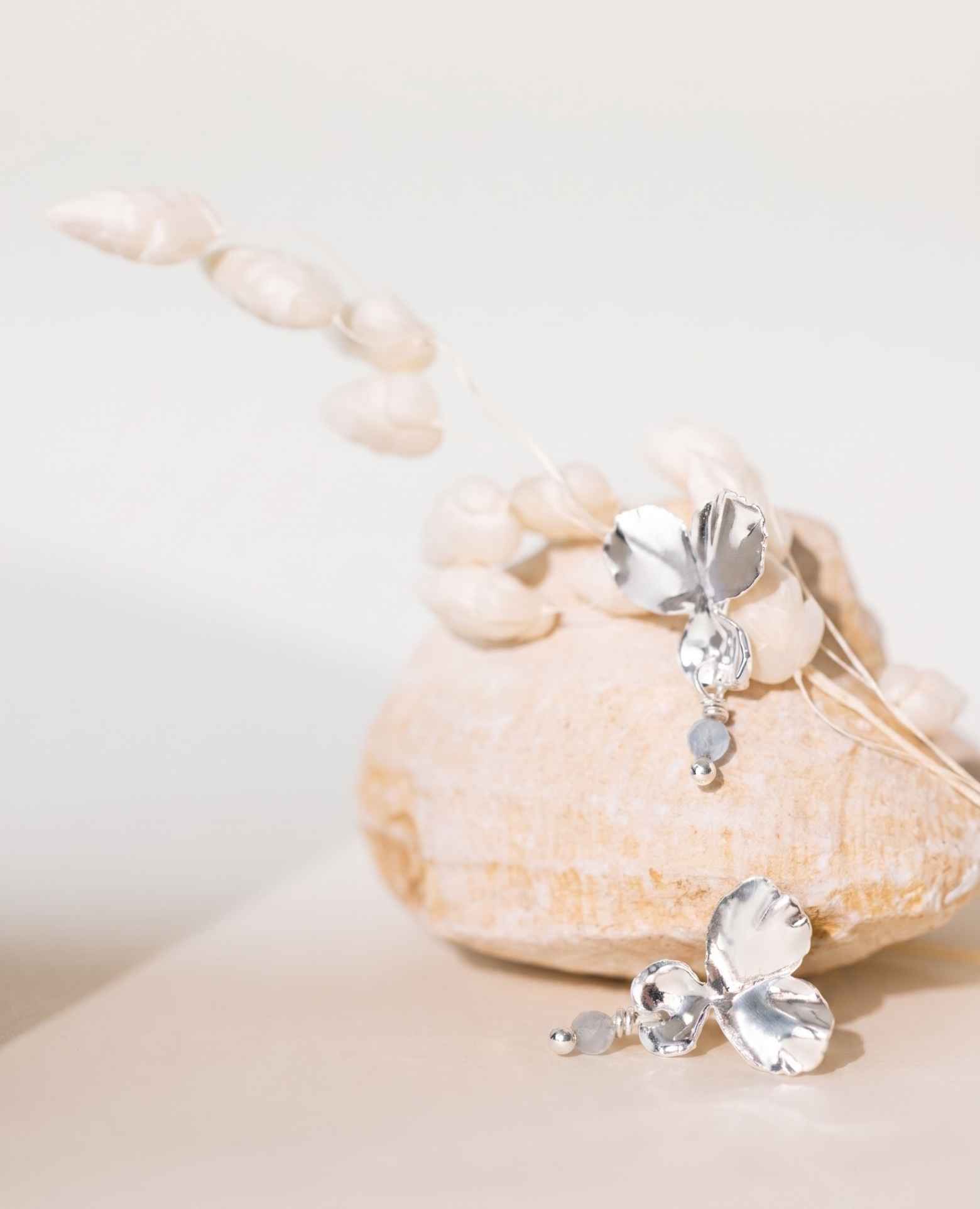 Boucle d'oreille <i>Pensée</i> pierre Aigue Marine