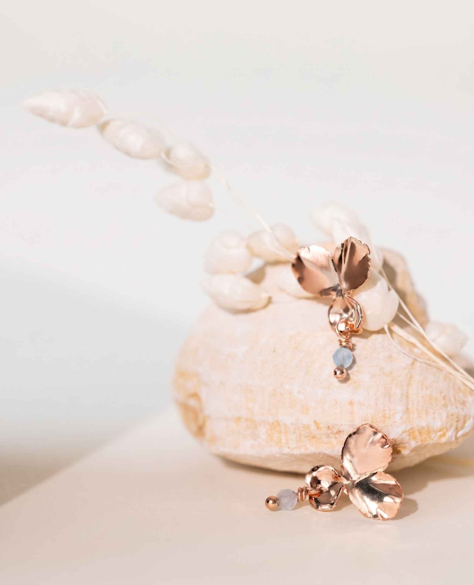 Boucle d'oreille <i>Pensée</i> pierre Aigue Marine