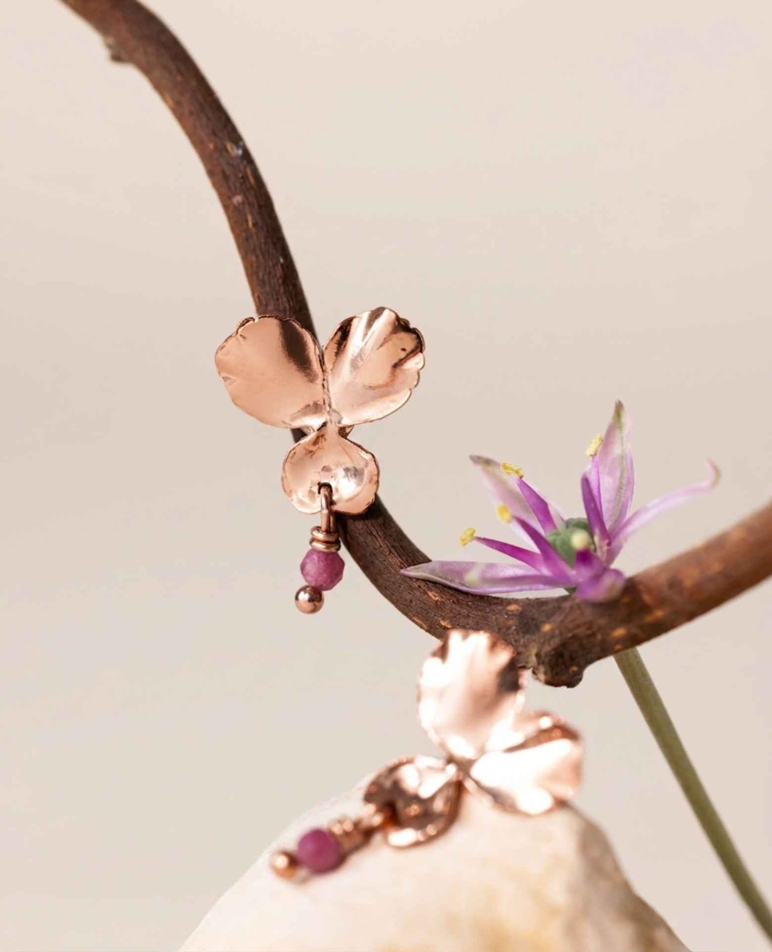 Boucles d'oreilles Rubis <i>Pensée</i>