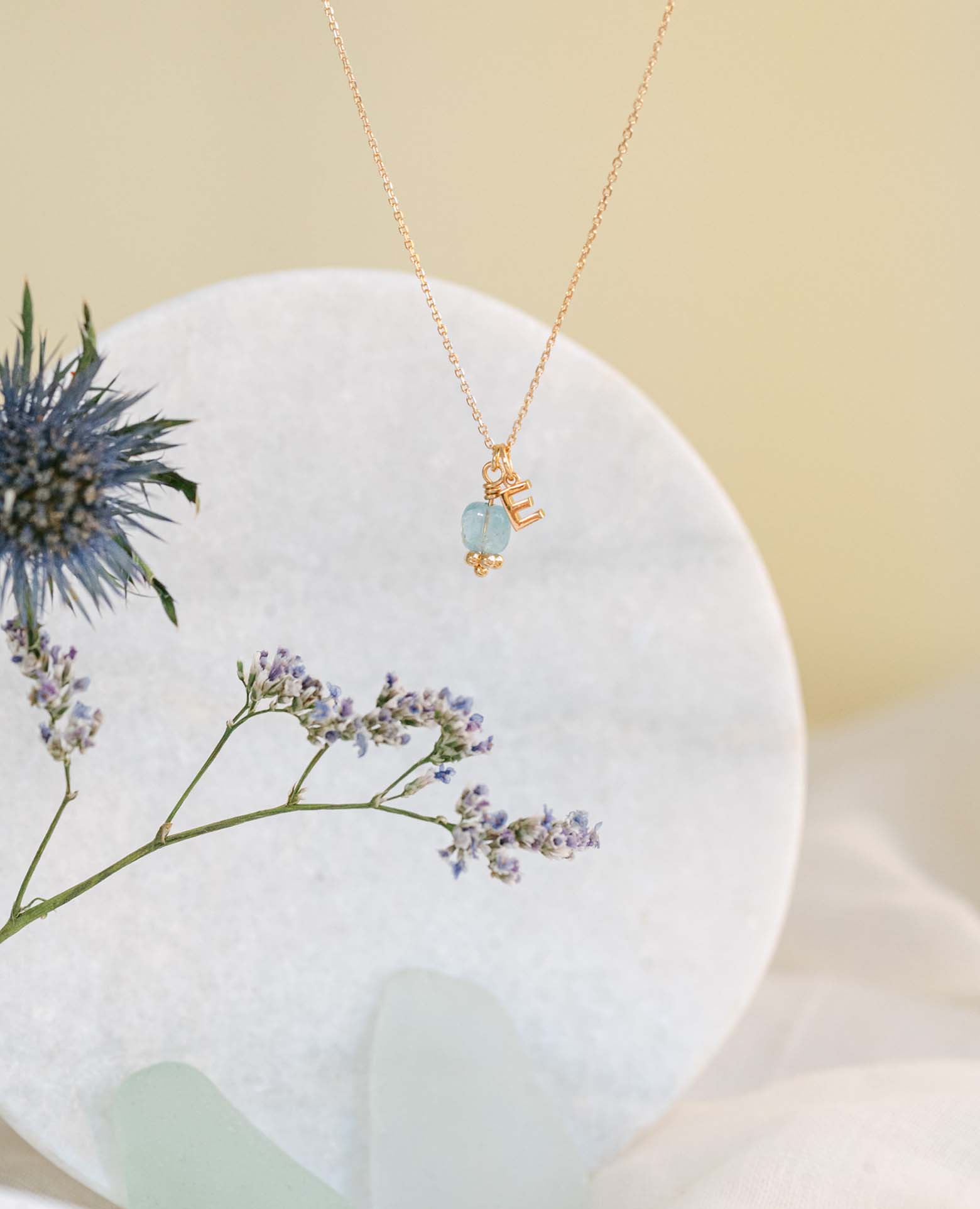 Collier initiale + pierre aigue-marine carrée