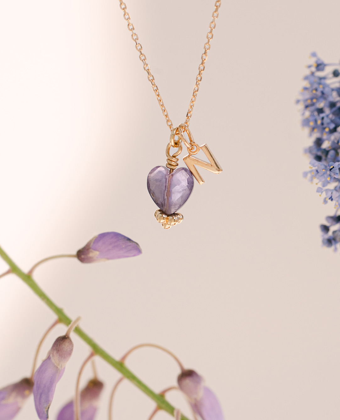 Collier initiale + coeur améthyste