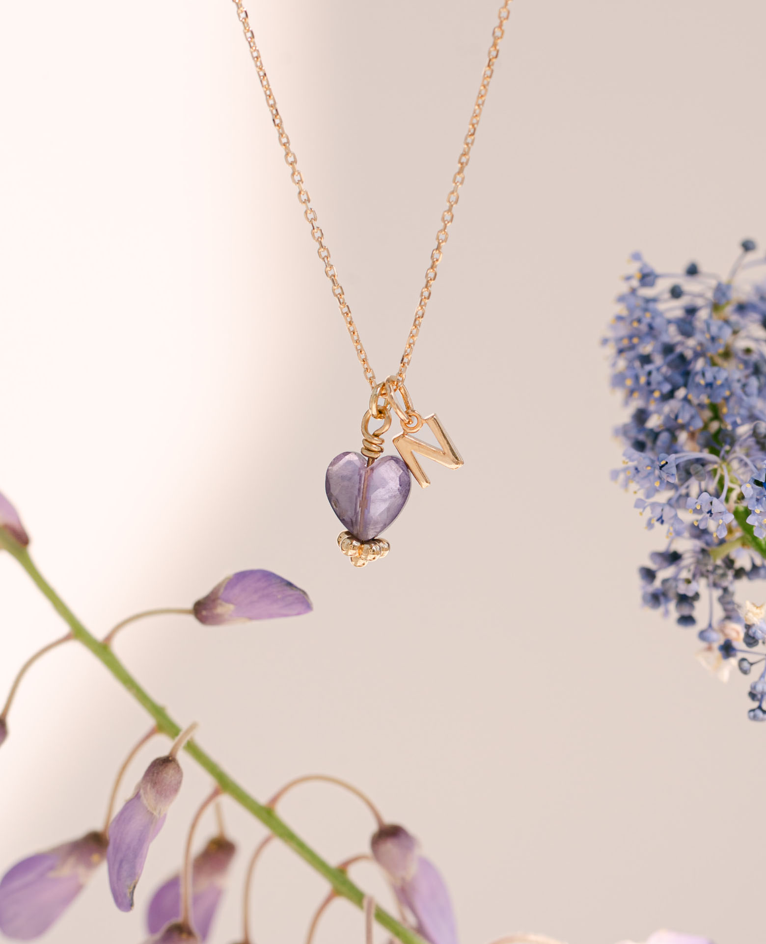 Collier initiale + coeur améthyste