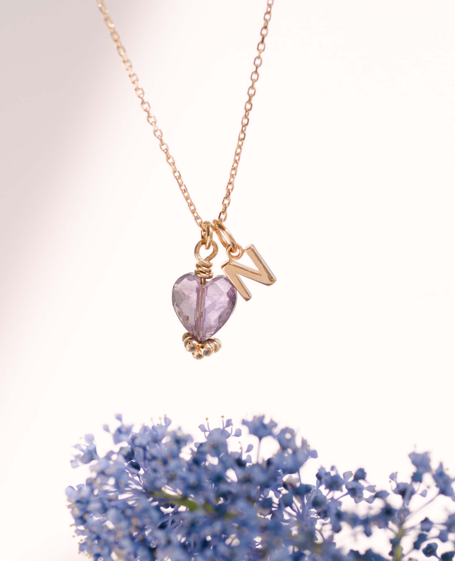 Collier initiale + coeur améthyste