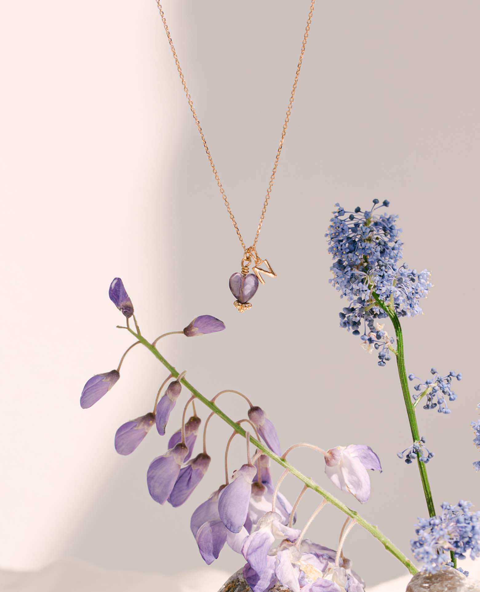 Collier initiale + coeur améthyste