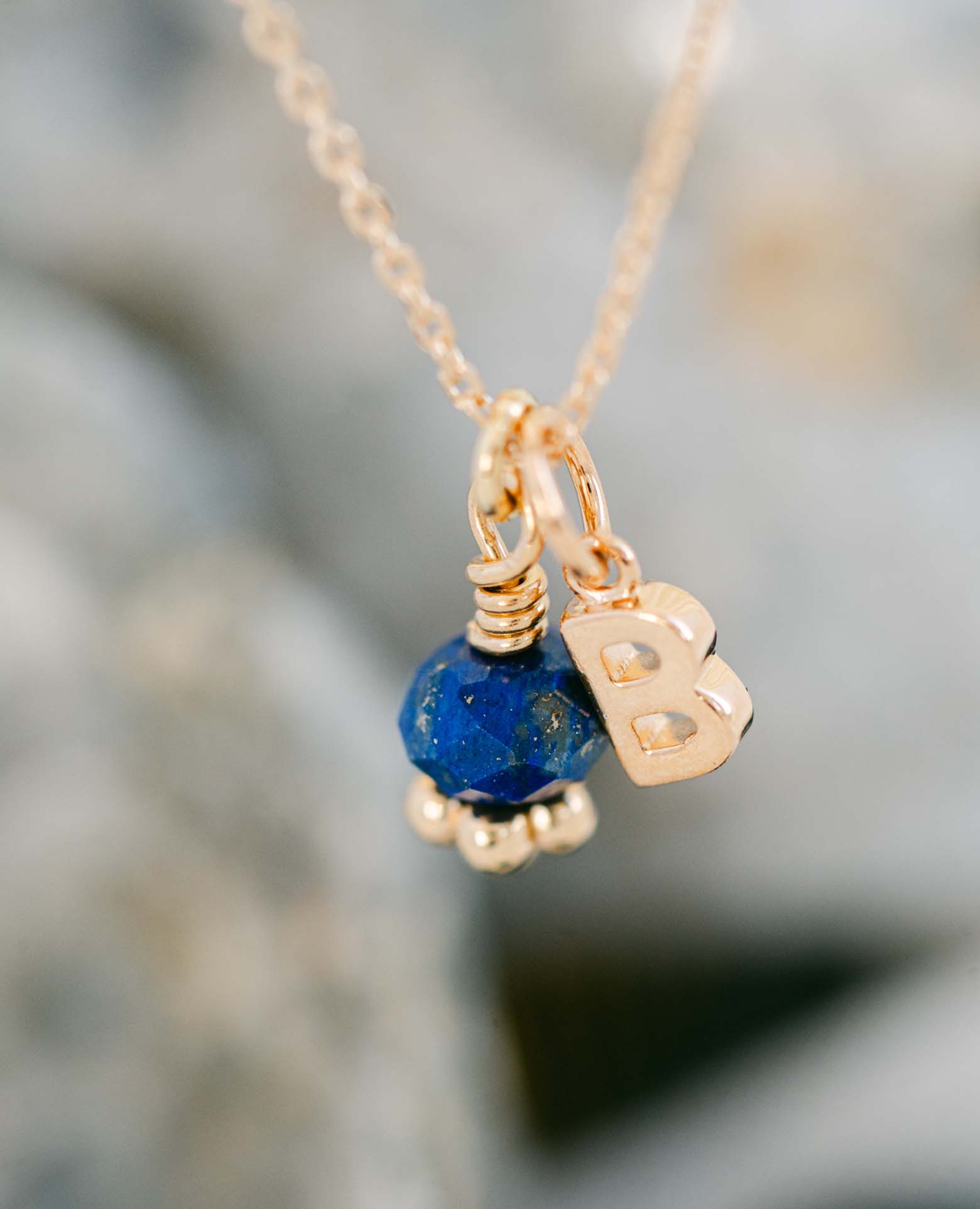Collier initiale + rondelle 4x6 Lapis