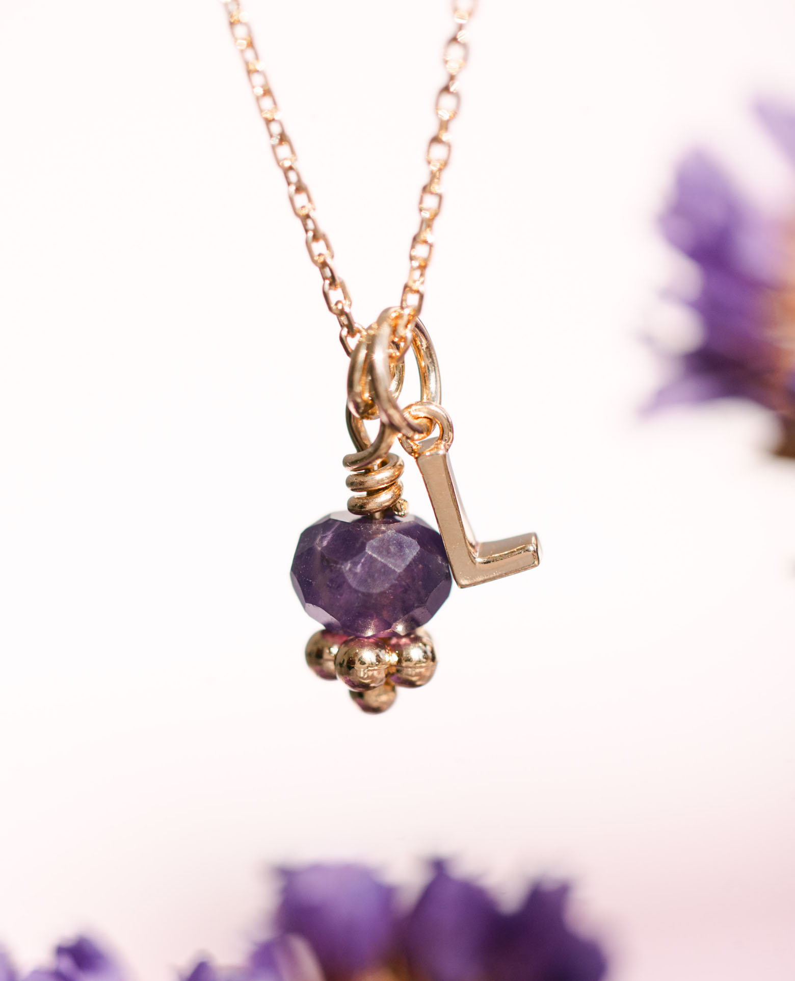 Collier initiale + rondelle 4x6 Améthyste