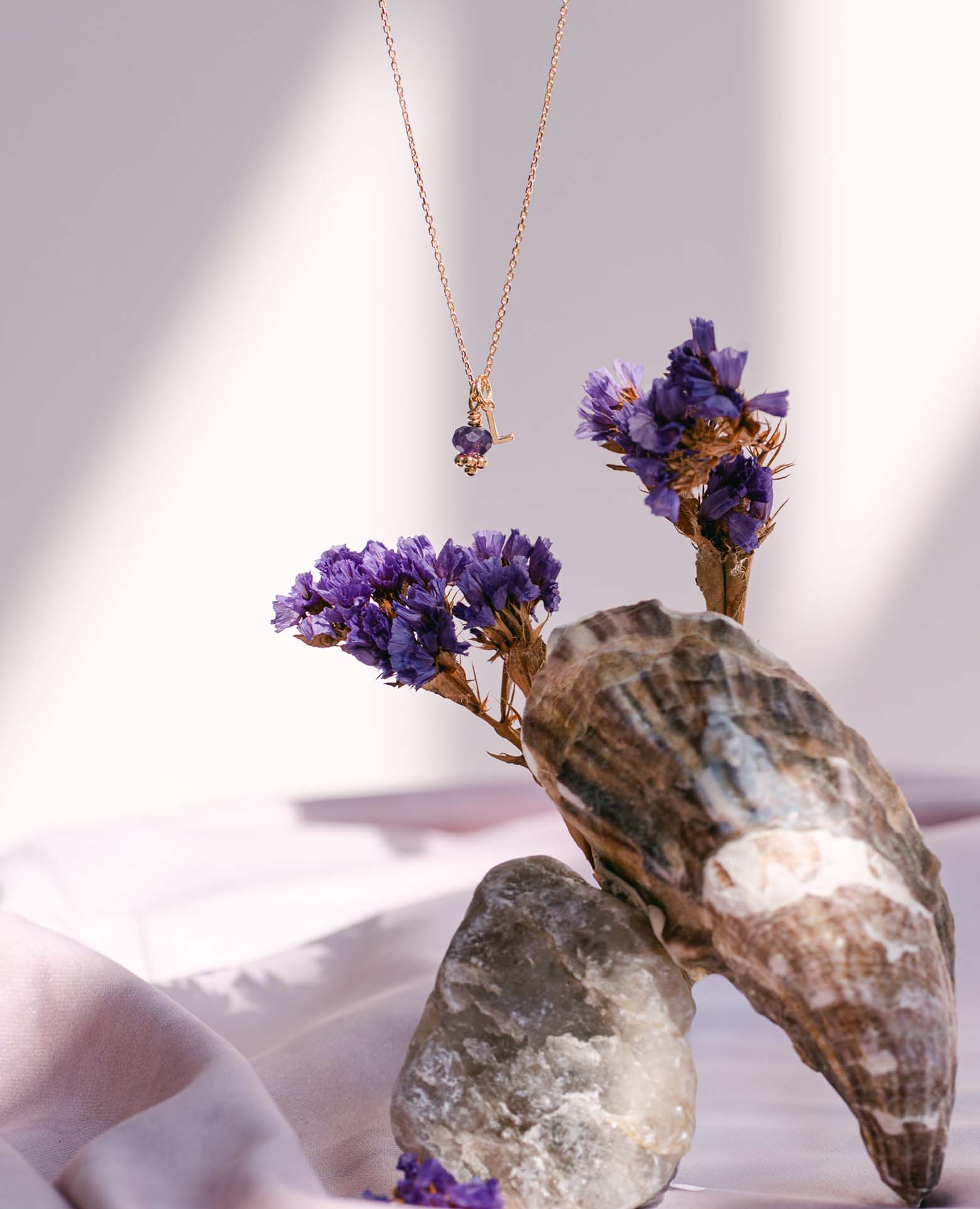 Collier initiale + rondelle 4x6 Améthyste